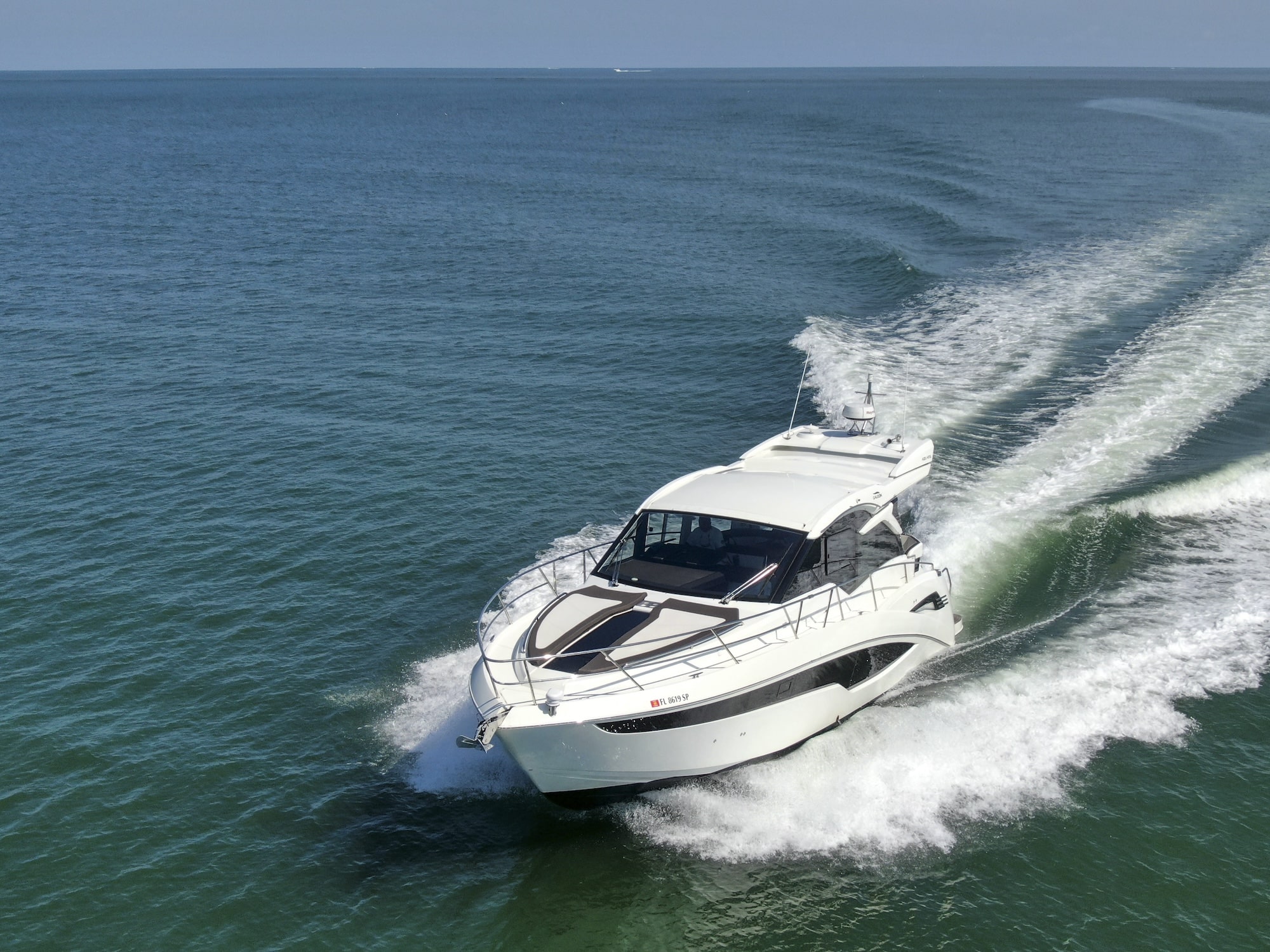 Galeon Hardtop 425 Preview Image
