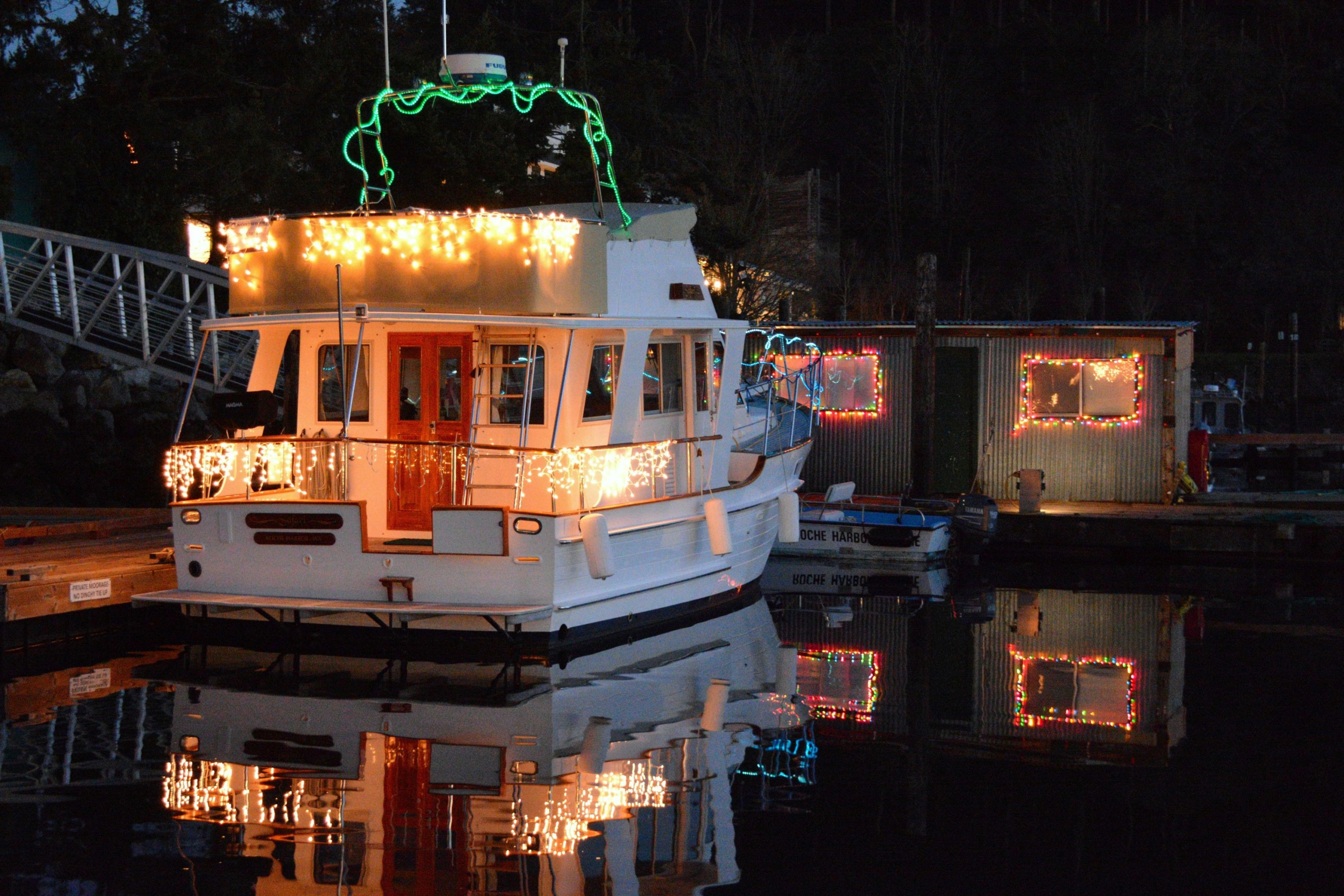 Boat Decorating Ideas for the Holidays