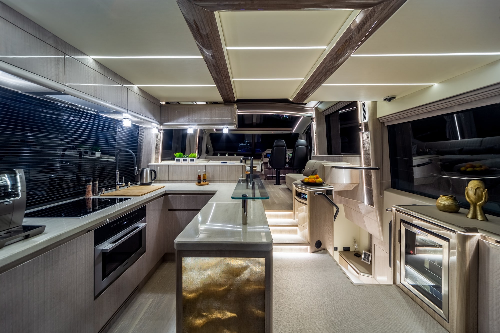 Galeon Skydeck 700 Preview Image