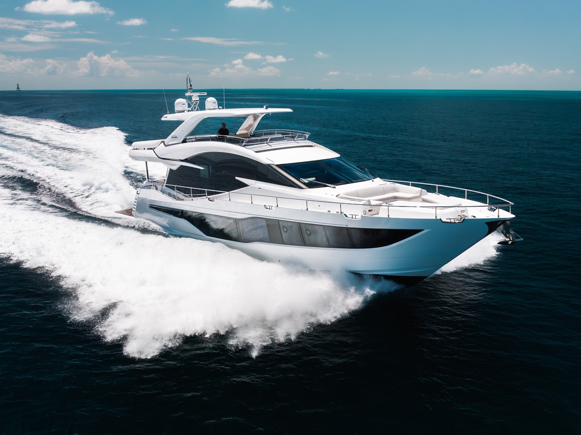 Galeon Flybridge 800 Preview Image