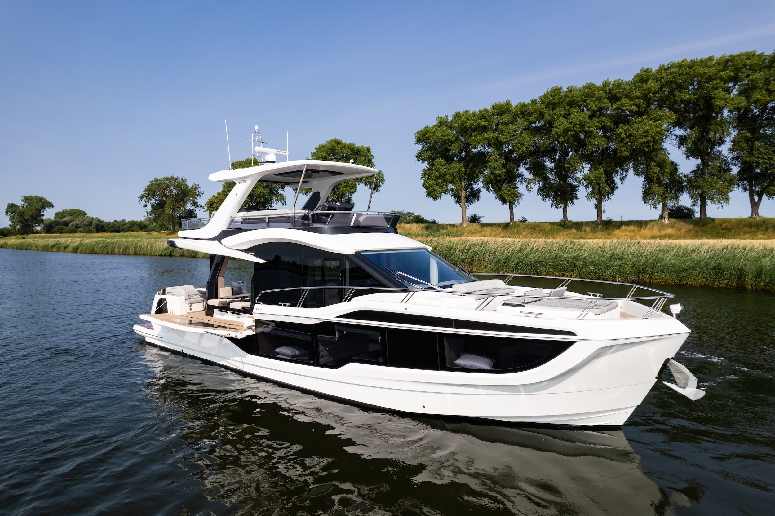Galeon Flybridge 560 Preview Image