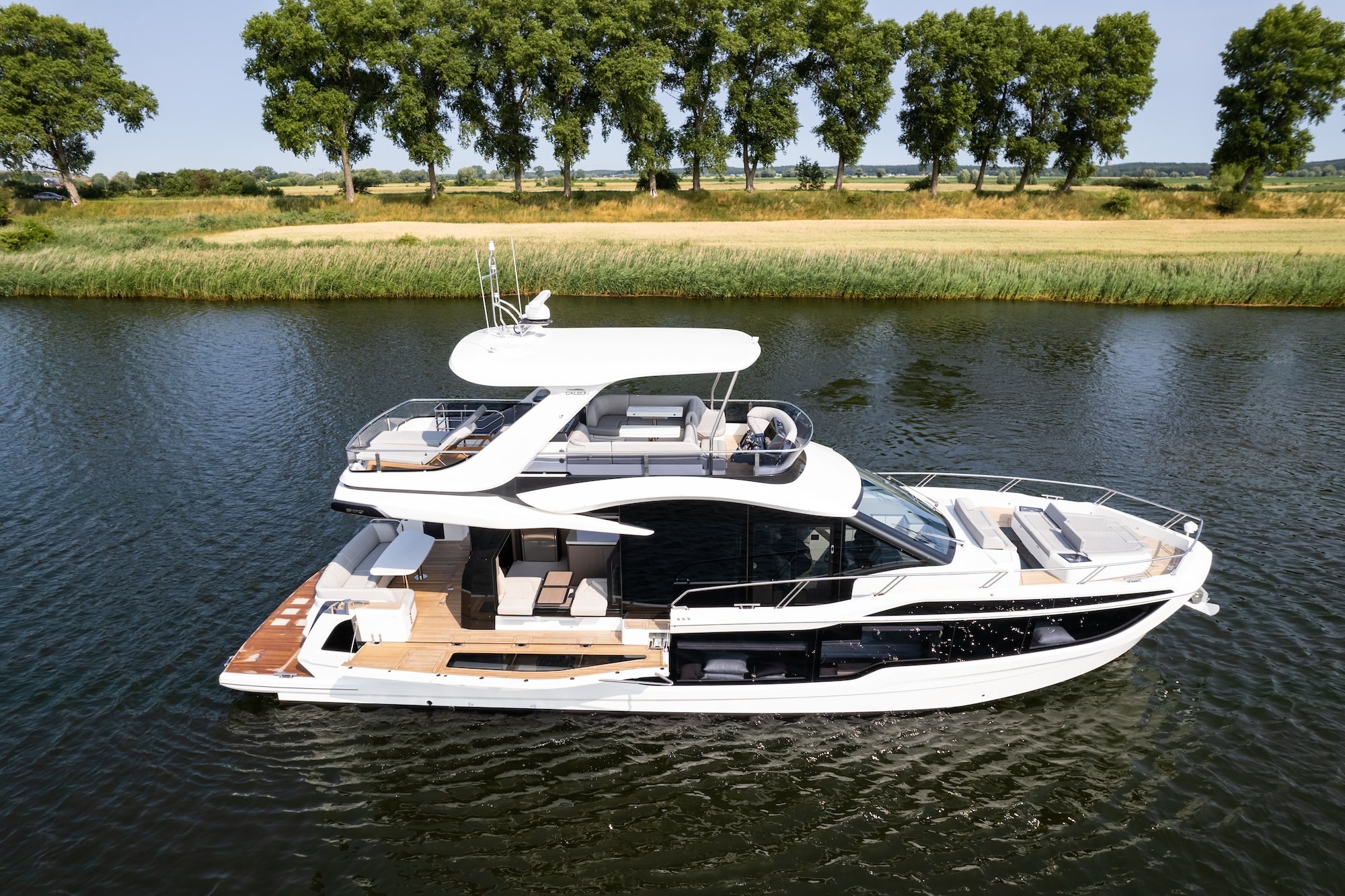 Galeon Flybridge 560 Preview Image