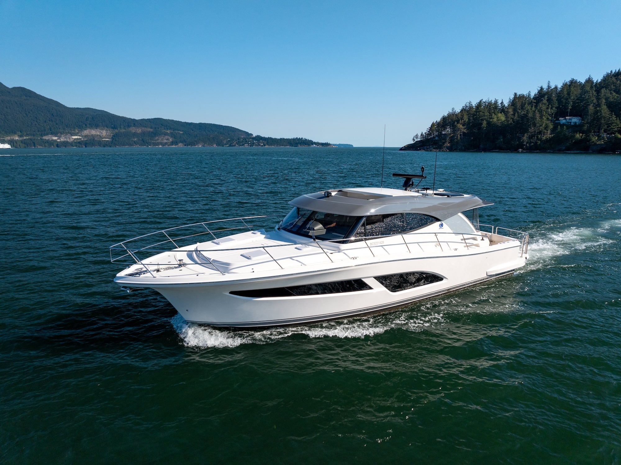 Riviera 465 SUV Preview Image