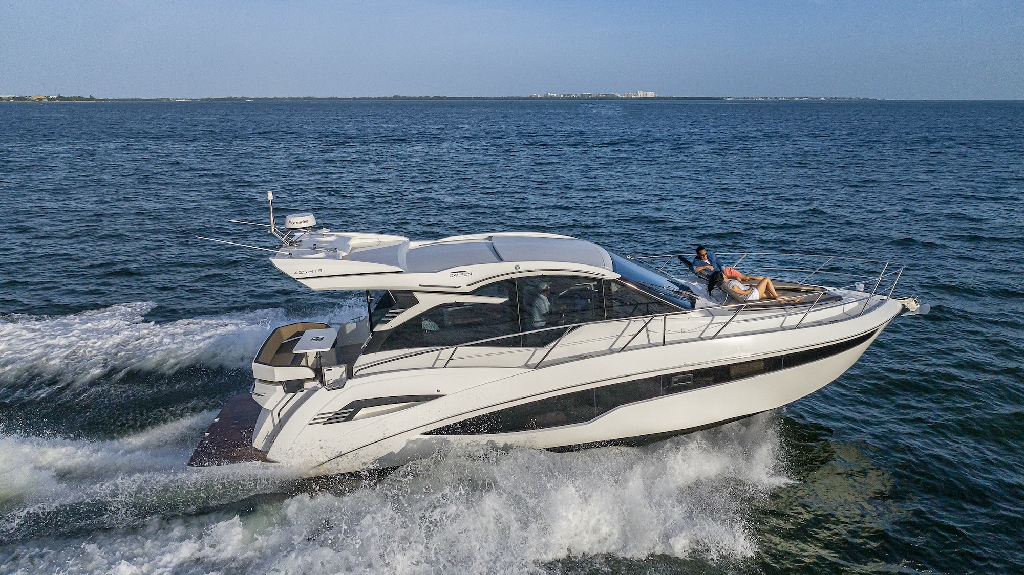 Galeon Hardtop 425 Preview Image