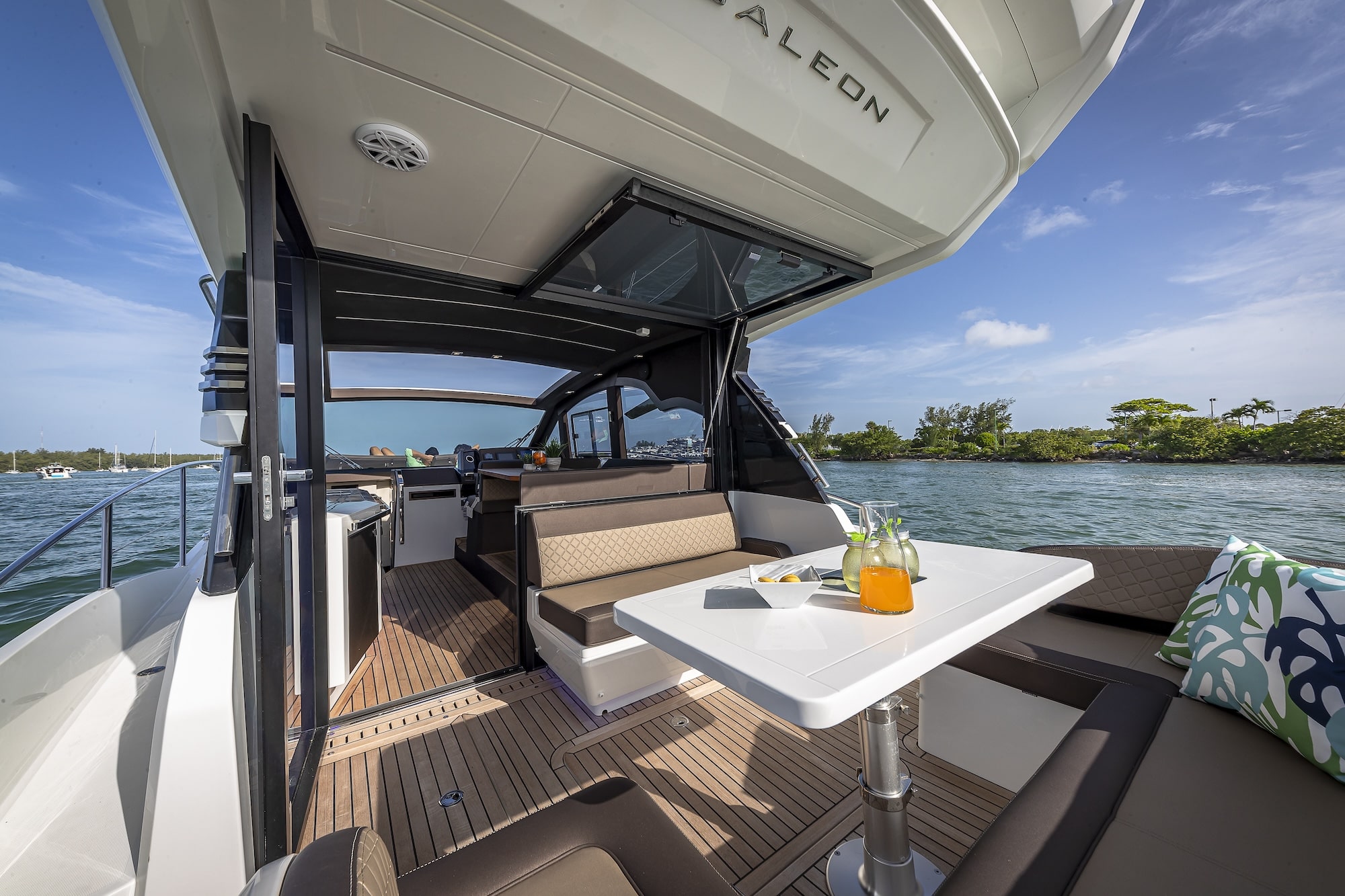 Galeon Hardtop 425 Preview Image