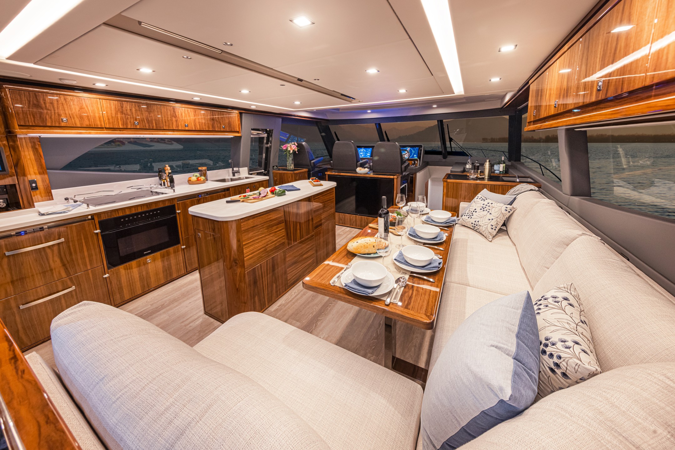 Riviera 645 SUV Classic Saloon 03 - Gloss Walnut Timber Finish